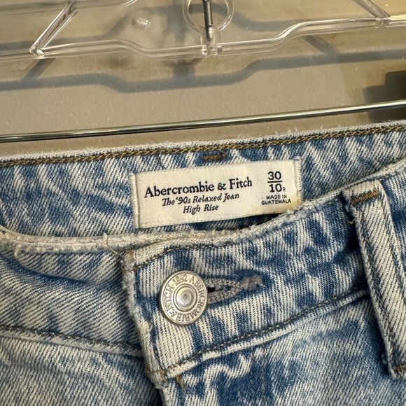 Abercrombie & Fitch Hugh Rise 90s Relaxed Jean Light Blue Straight Jeans - Picture 2 of 7